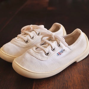 Kids' tennis shoes (1980s)