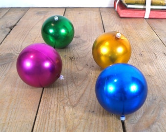 4 Christmas tree balls (1970s)