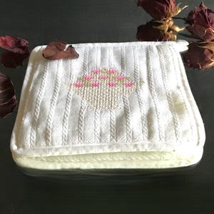 Vintage Pot Holder in White Quadrille Hand Embroidered – Unused - Portugal 1980s - Hamptons Style