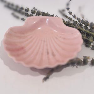 Bordallo Pinheiro Pink Shell Bowl Vintage Majolica, Portuguese Faience (1980s)