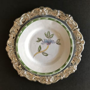 Plato vintage de cerámica esmaltada con flores - Hecho a mano por Ceramarte, Portugal - Plato excepcional (década de 1980)