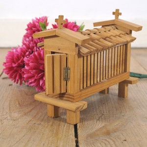 Portuguese &quot;espigueiro&quot; folk art wooden miniature (1970s)