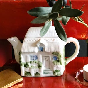 Vintage Porzellan Teekanne Haus: Wunderliches Dekoratives Landhaus (1980er Jahre)