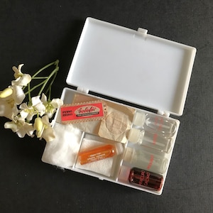 Montessori Kids Vintage First Aid Kit - Pretend Play Medical Box – 1970s Miniature –Educational Toy