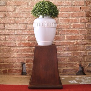 Vintage Eisenkegelvase: Skulpturaler rustikaler Pflanzer, Corten Finish