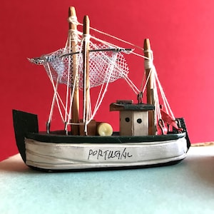 Vintage Mini Wooden Fishing Boat Handmade – 1970s – Nautical Collectible – Photography Prop
