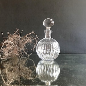 Bulb-Shaped Cut Crystal Perfume Bottle – Handcrafted in Marinha Grande, Portugal