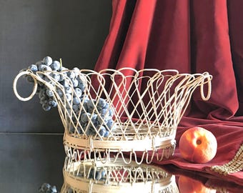 ヴィンテージアンティークの小さなフランス製金属製バスケット（蓋付き