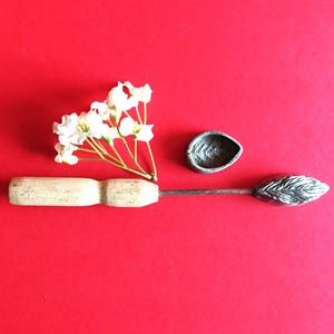 Ensemble d'outils anciens pour la fabrication de fleurs en fer - fin du XIXe / années 1920 - Artisanat de chapellerie traditionnelle