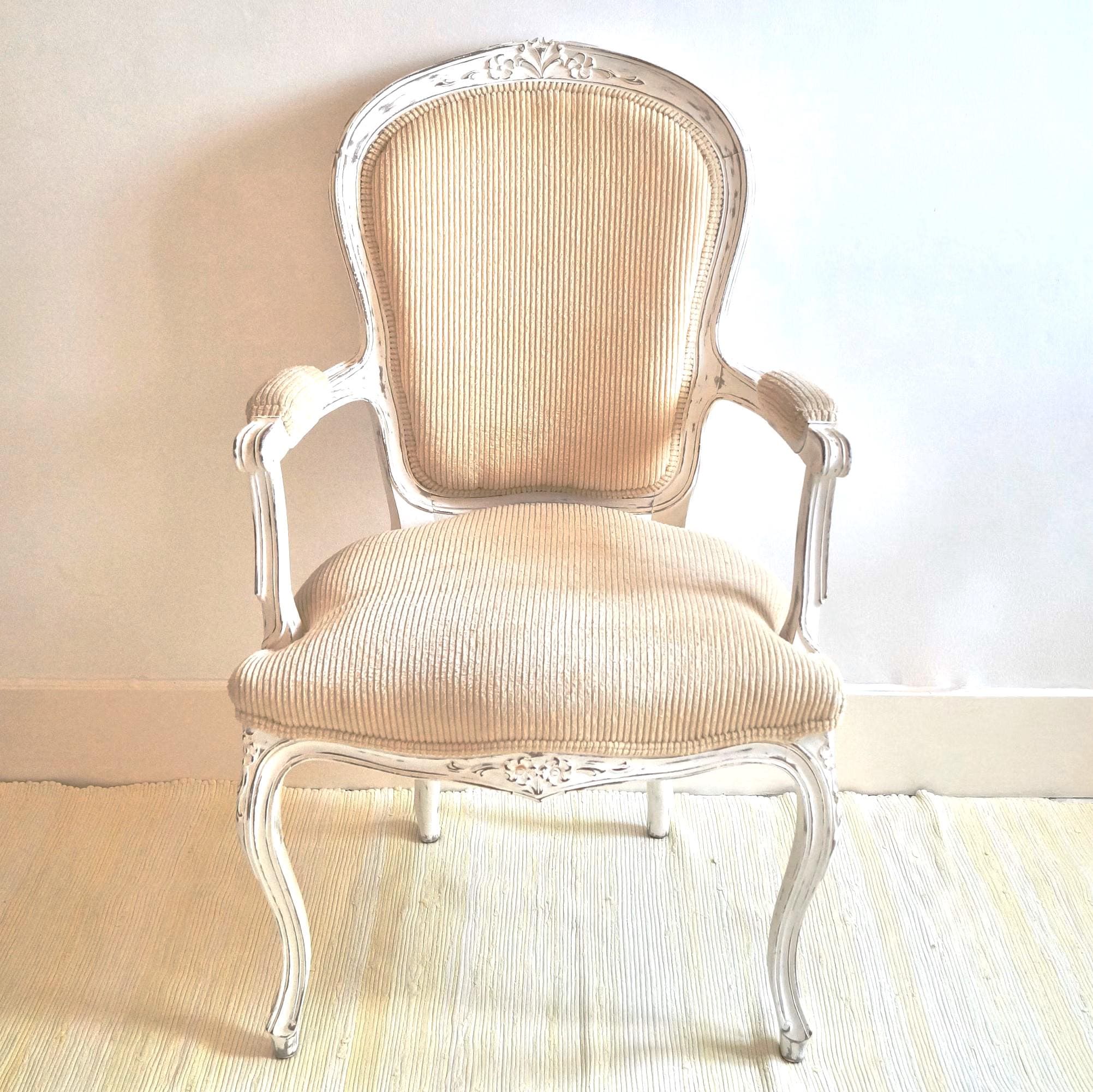 Fauteuil capitonné tissu blanc 1970 suède