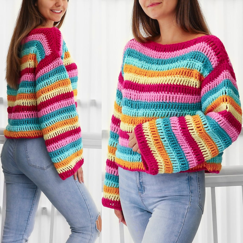 Peut inclure: Un haut en crochet ray&eacute; color&eacute; &agrave; manches longues et &agrave; col large. Le haut est fait de plusieurs couleurs vives, dont le rose, le bleu, le jaune et l'orange.
