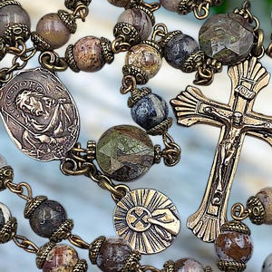 Rosario di famiglia della Santa Eucaristia con corona di spine - Bronzo antico / Pietersite
