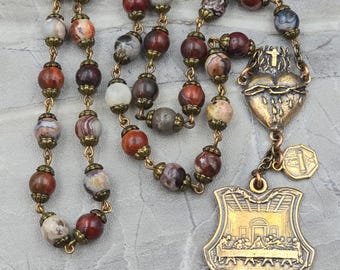Coroncina devozionale in bronzo vintage con agata rossa per l'Ultima Cena dei Santi Sacramenti