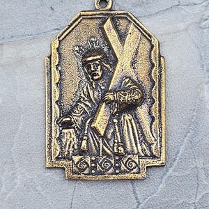 Jesus Carrying the Cross Catholic Medal -XLarge Solid Bronze