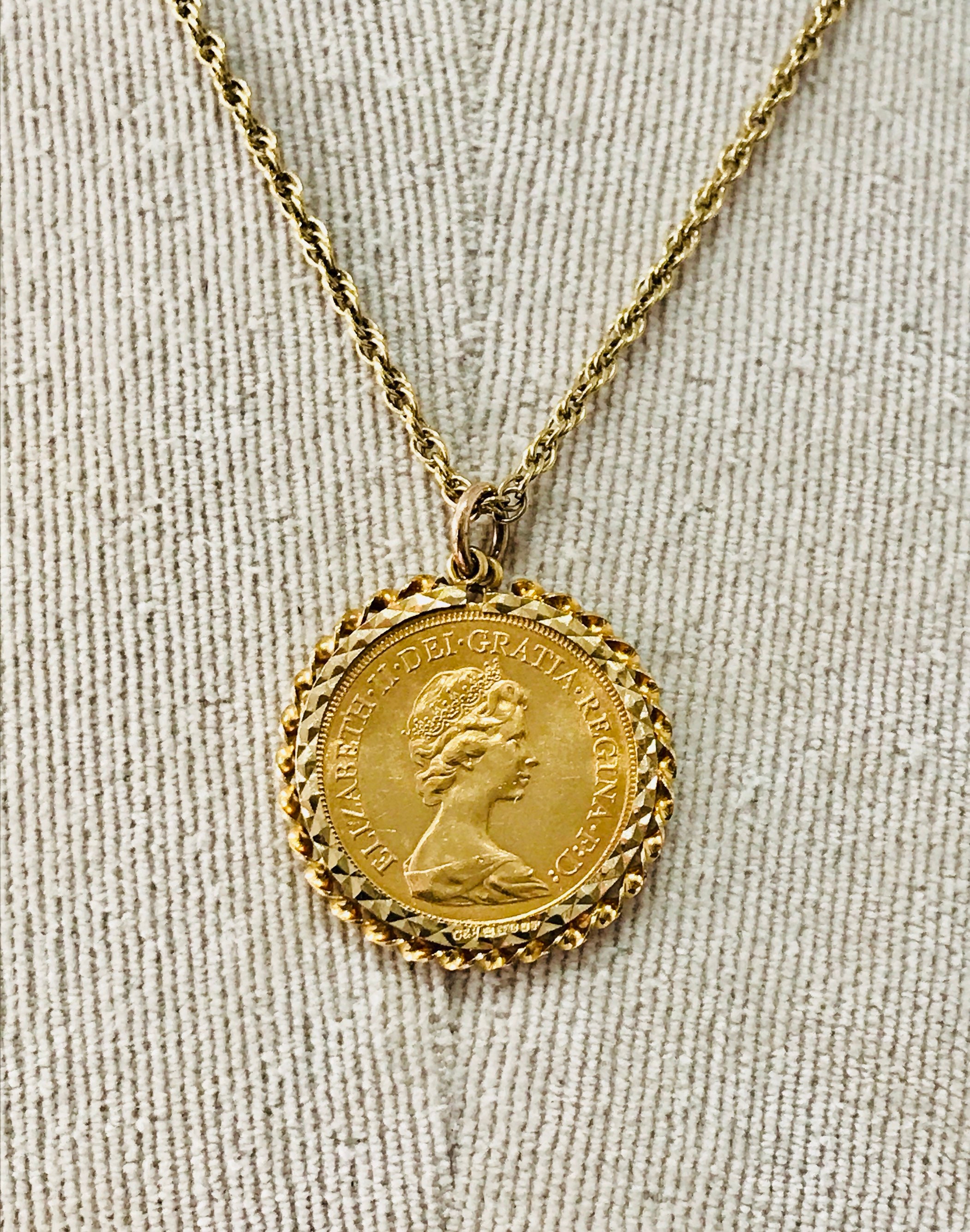 Queen Elizabeth II 22ct gold Sovereign necklace - 1978 **Reserved**