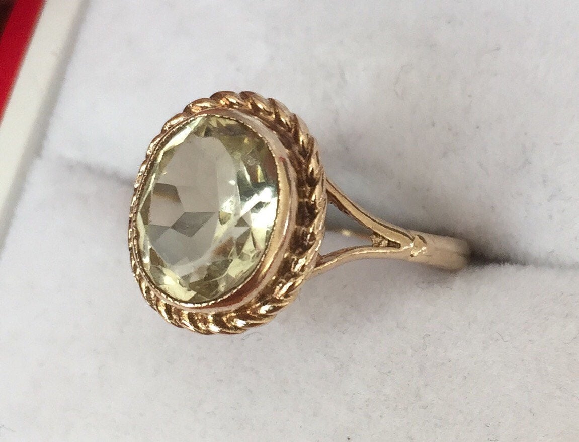 Beautiful vintage 9ct gold ring with lemon citrine - 1973