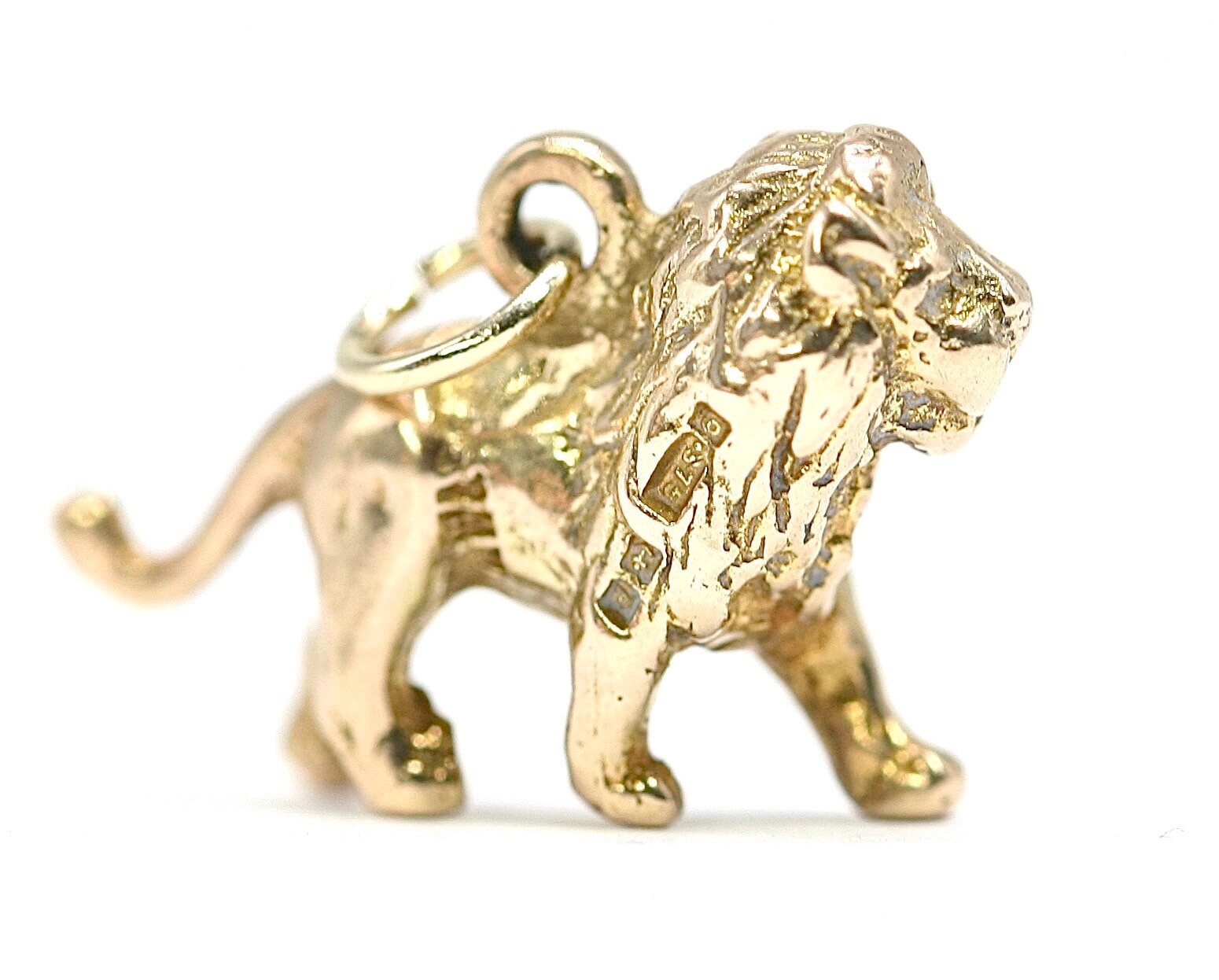 Superb vintage 9ct yellow gold Lion charm hallmarked Birmingham 1964