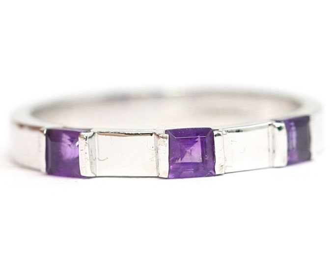 Stunning 18ct white gold Amethyst ring - fully hallmarked - size O or US 7