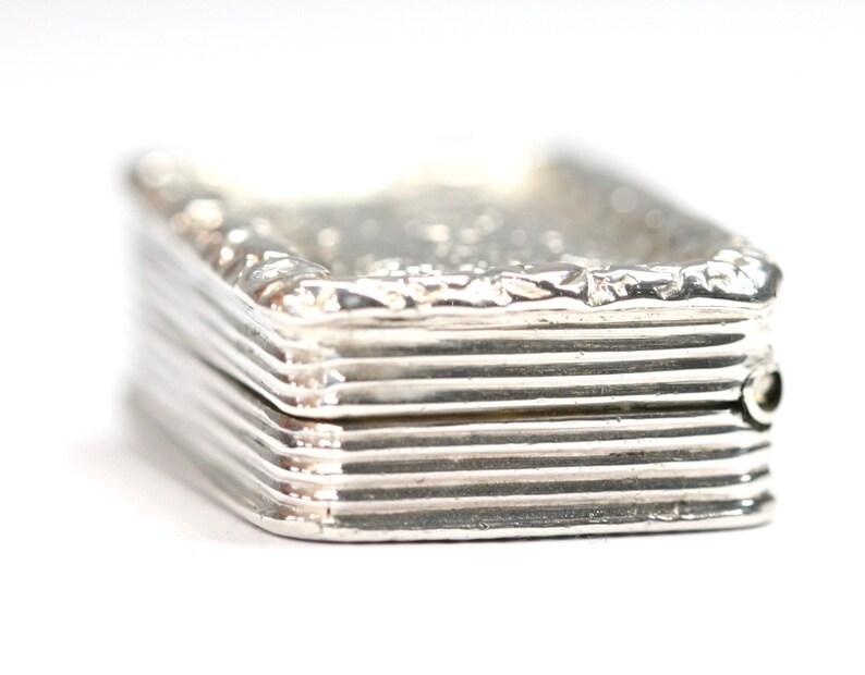 Superb 186 year old William IV antique silver Vinaigrette made by Thomas Shaw hallmarked Birmingham 1834