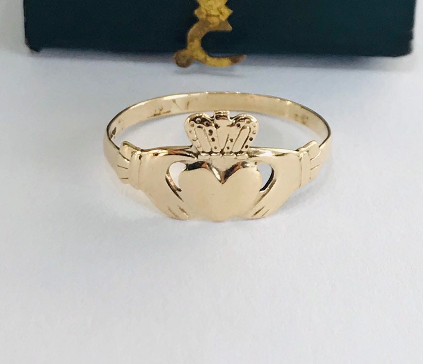 Vintage 9ct gold Claddagh ring - fully hallmarked