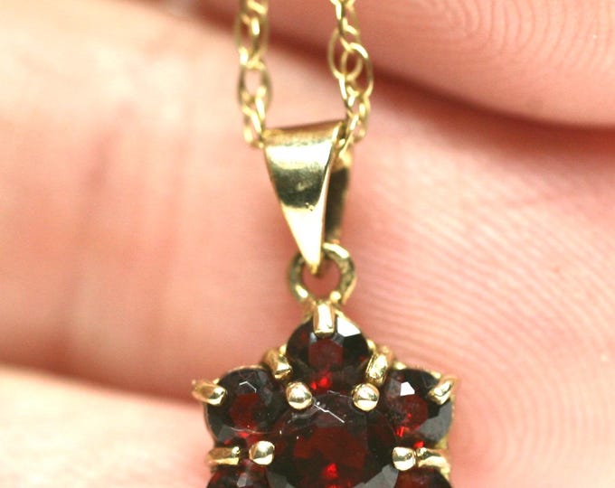 9ct gold 18 inch Garnet pendant necklace - fully hallmarked