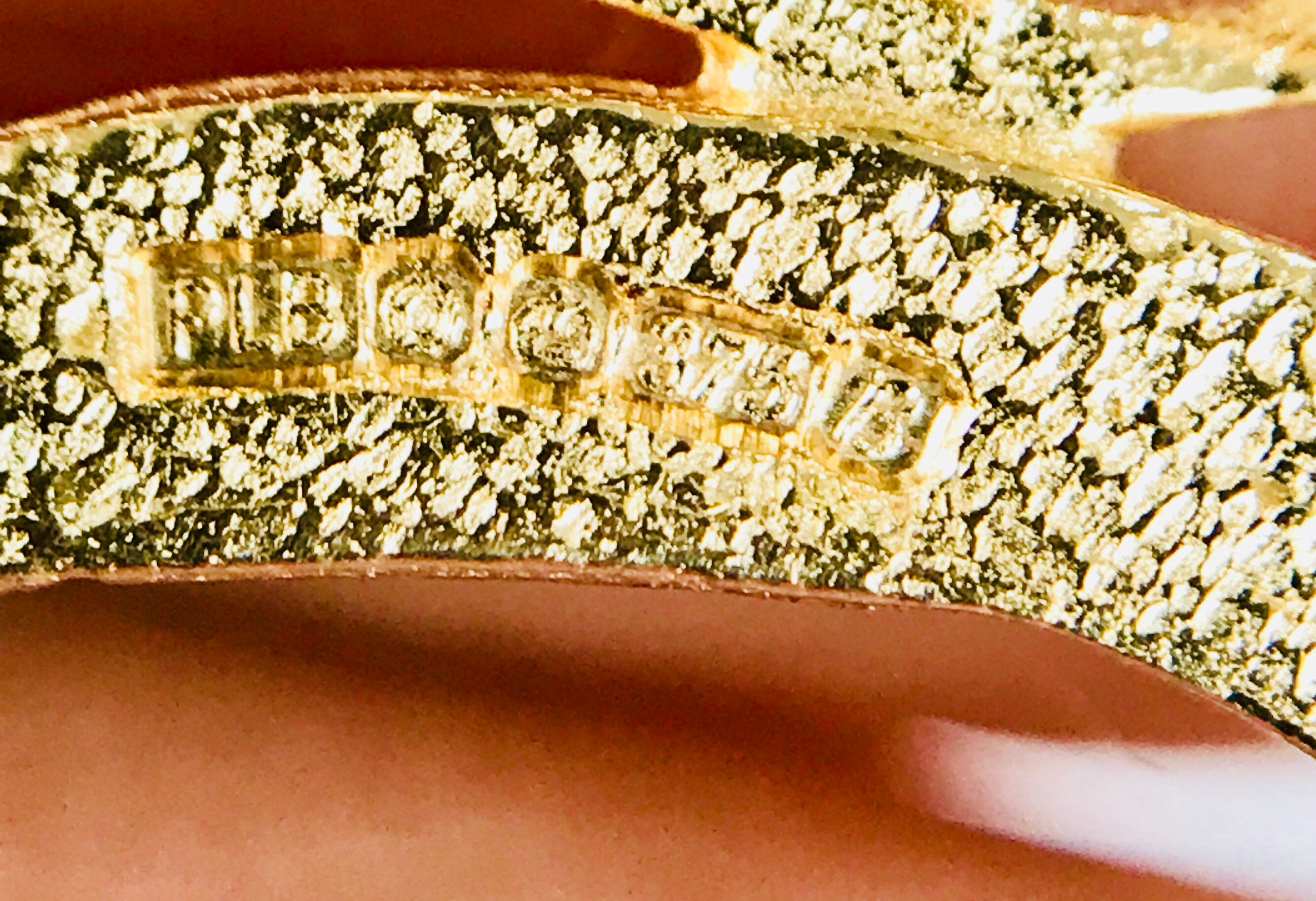 Stunning ornate vintage 9ct yellow gold Sovereign mount pendant ...
