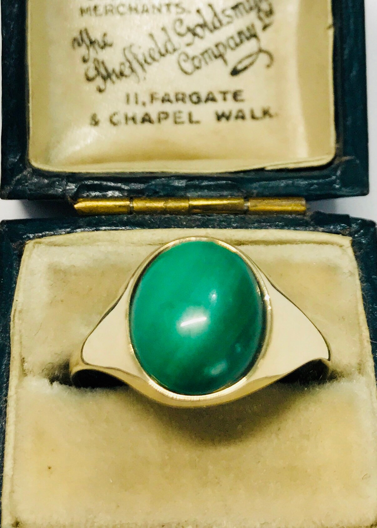 Stunning vintage Men's 9ct gold Green Agate ring fully hallmarked
