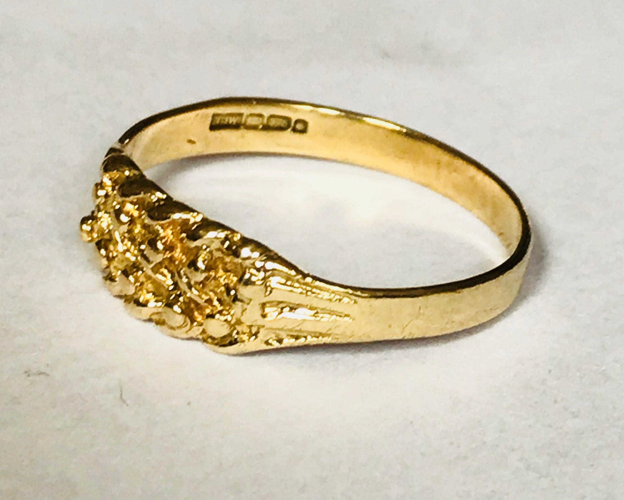 Vintage 9ct yellow gold Keeper ring fully hallmarked
