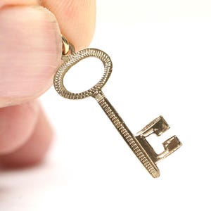 Vintage 9ct gold Key charm - Chester 1960