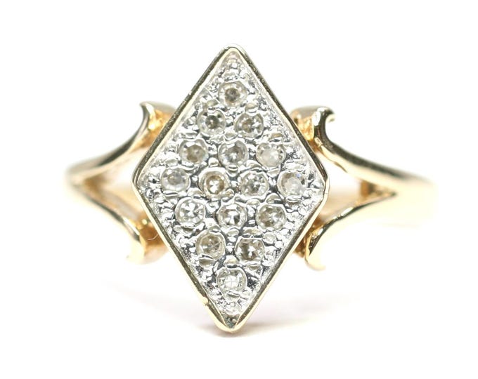 Stunning 9ct gold Diamond ring - hallmarked Birmingham 2001 - size Q or US 8