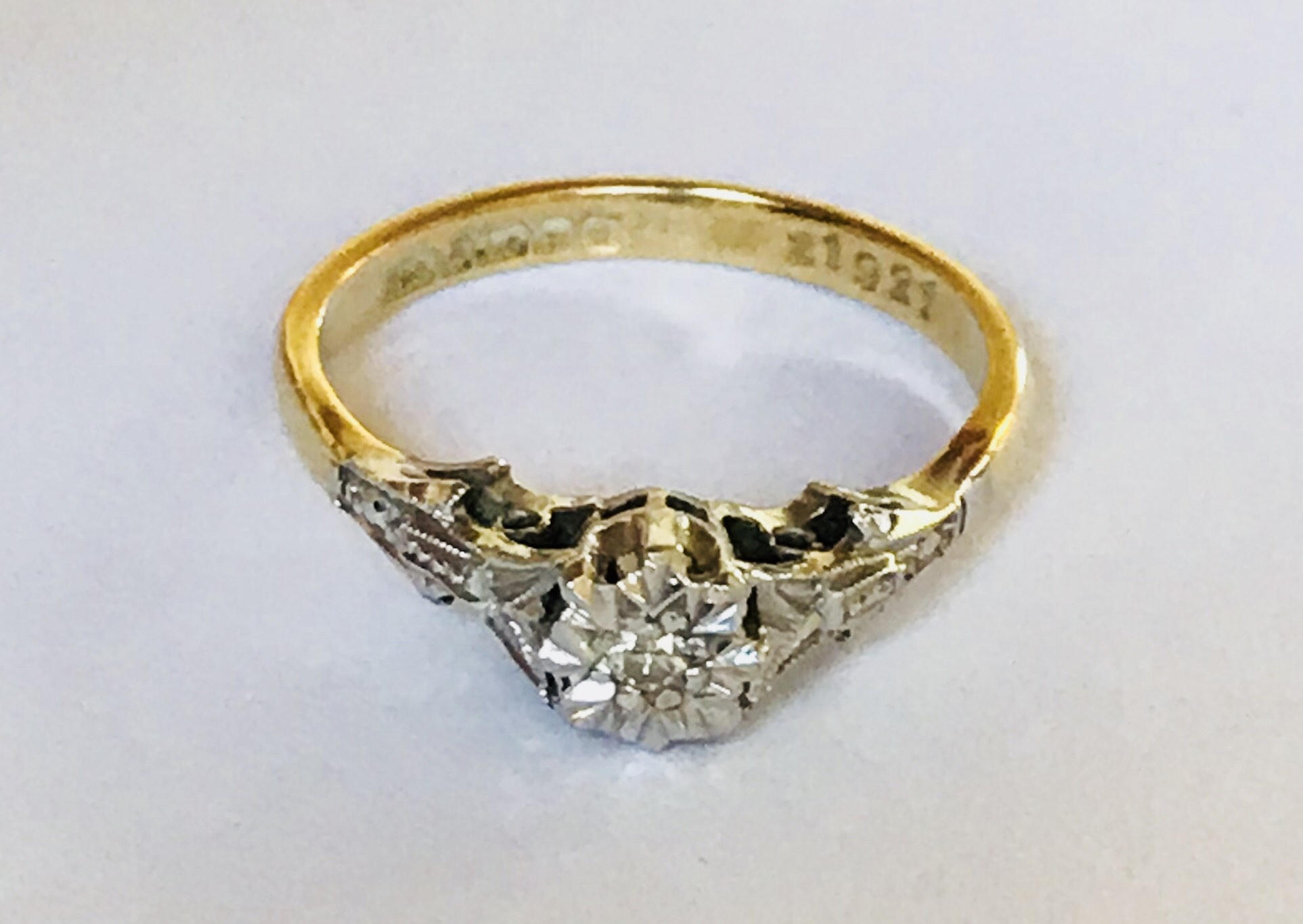 Special Offer***Stunning vintage 18ct gold Diamond solitaire engagement
