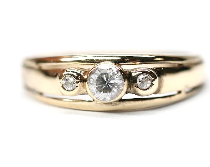 9ct gold cubic zirconia ring - Birmingham 1988 - size P or US 7 1/2