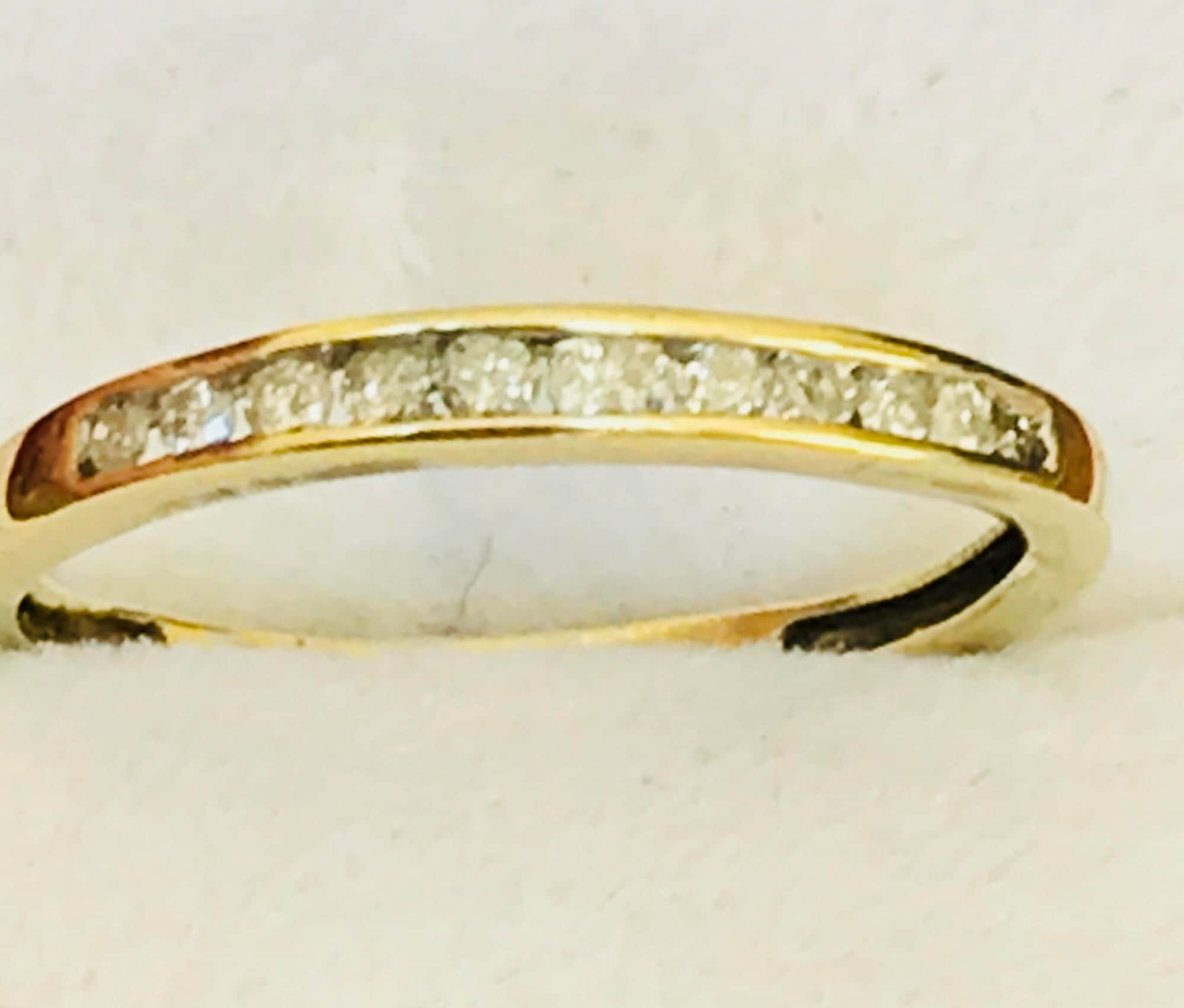 Stunning vintage 18ct gold 0.25ct diamond eternity ring fully hallmarked