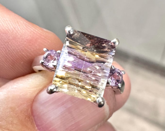 Superb 9ct white gold Ametrine and Amethyst statement ring - fully hallmarked - size N or US 6 1/2