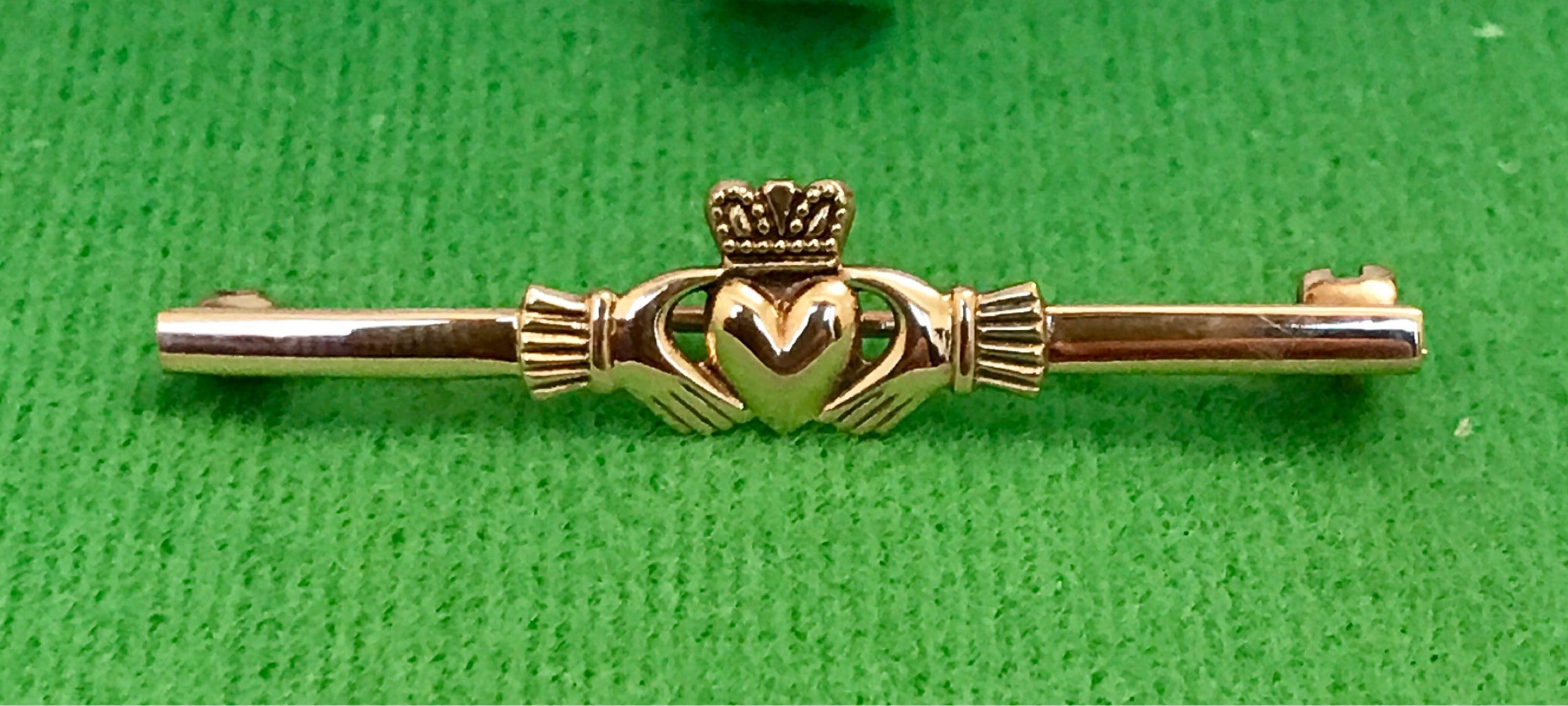 claddagh tie pin