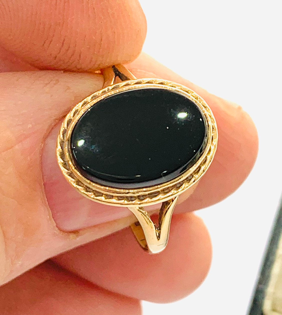 Stunning vintage 9ct yellow gold black Onyx ring Birmingham 1990 size T 9 1/2 Stunning vintage 9ct yellow gold black Onyx ring Birmingham 1990 size T 9 1/2