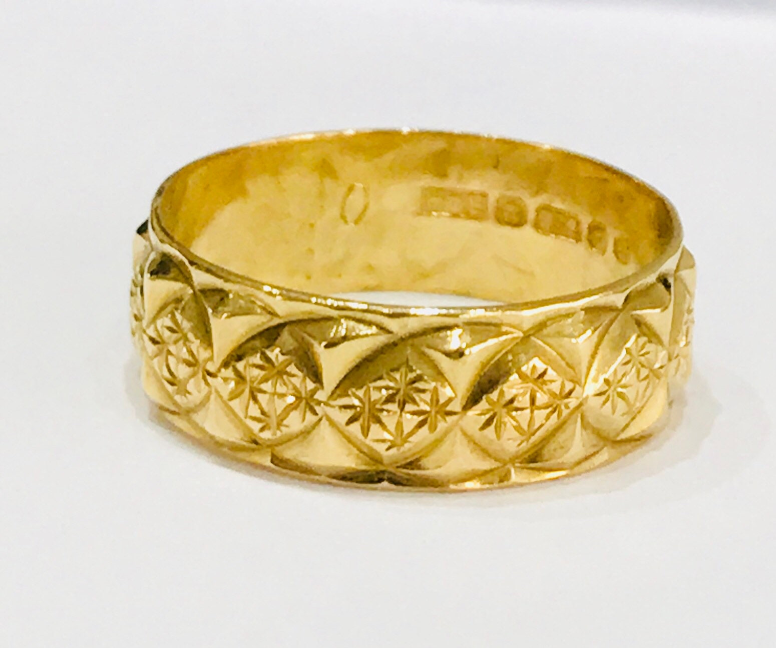 Stunning patterned vintage 18ct yellow gold wedding ring hallmarked