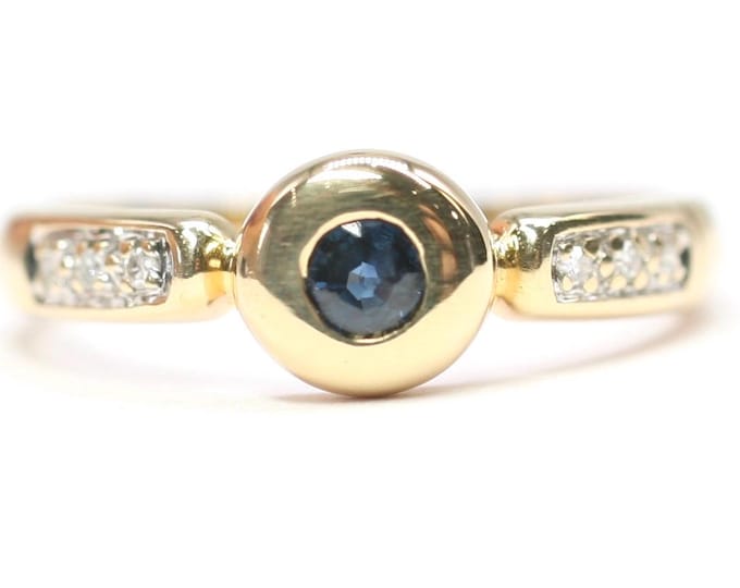 Superb 18ct gold Sapphire and Diamond ring - size R or US 8 1/2