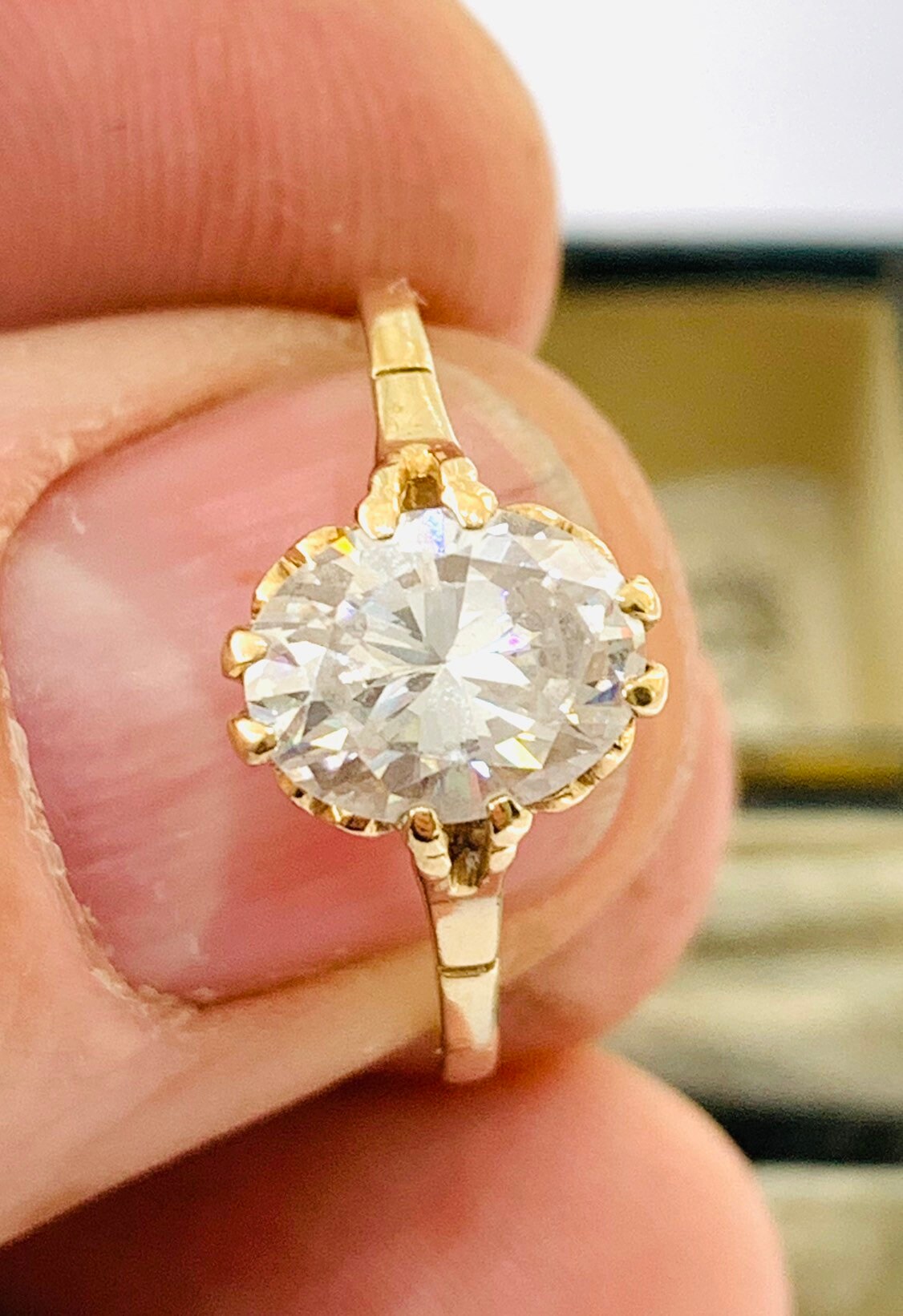 Sparkling vintage 9ct yellow gold Cubic Zirconia solitaire ring fully