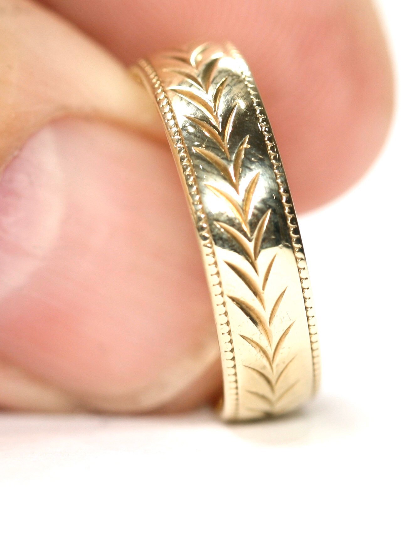 Vintage 9ct yellow gold patterned wedding ring - hallmarked London 1996