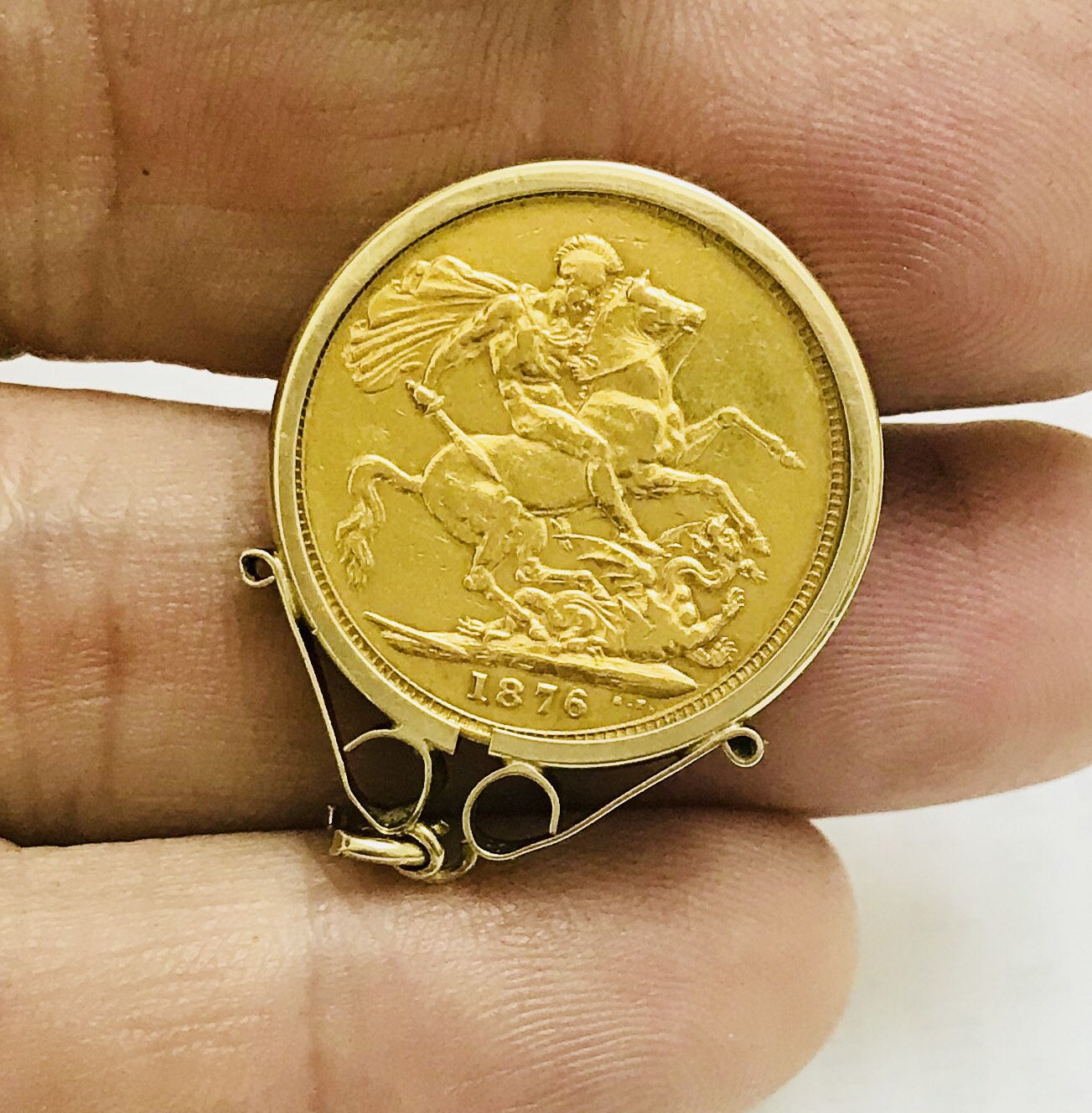 Queen victoria sovereign sale necklace