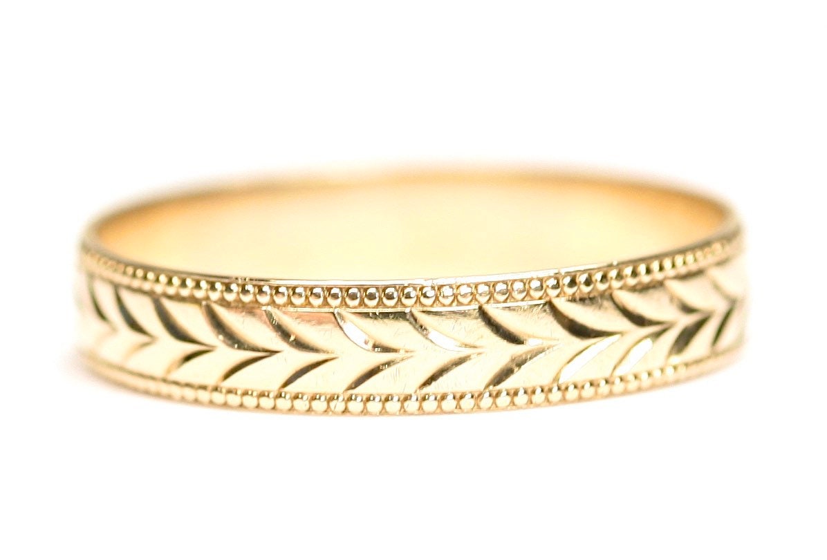 Vintage 9ct yellow gold patterned wedding ring - hallmarked London 1992