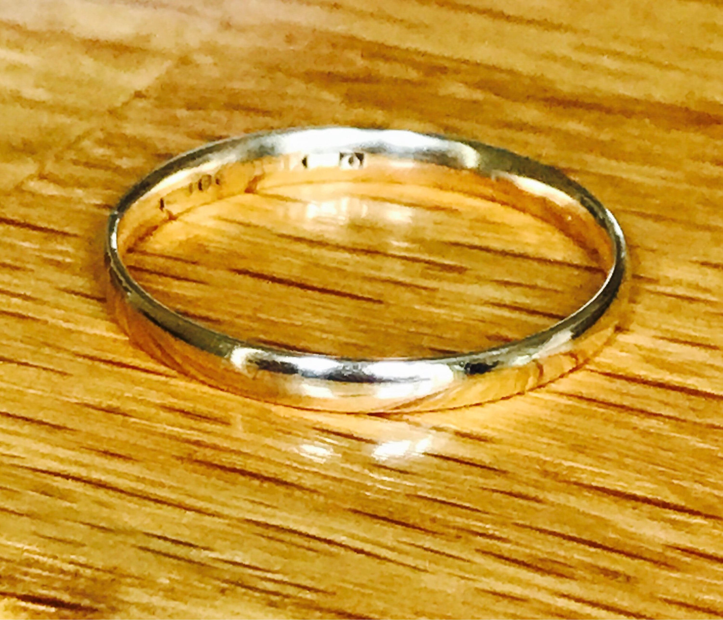 SALE*** Vintage 9ct yellow gold Men�s narrow wedding ring