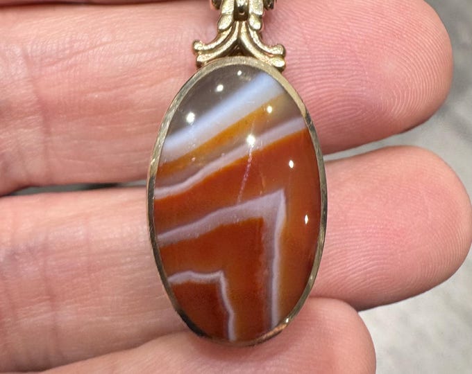 Superb vintage 9ct gold locket pendant - 9.4gms