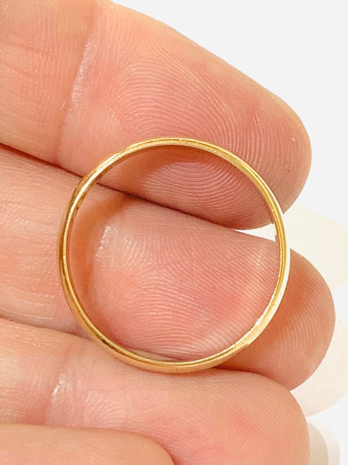 Stunning large sized vintage 9ct yellow gold wedding ring - fully