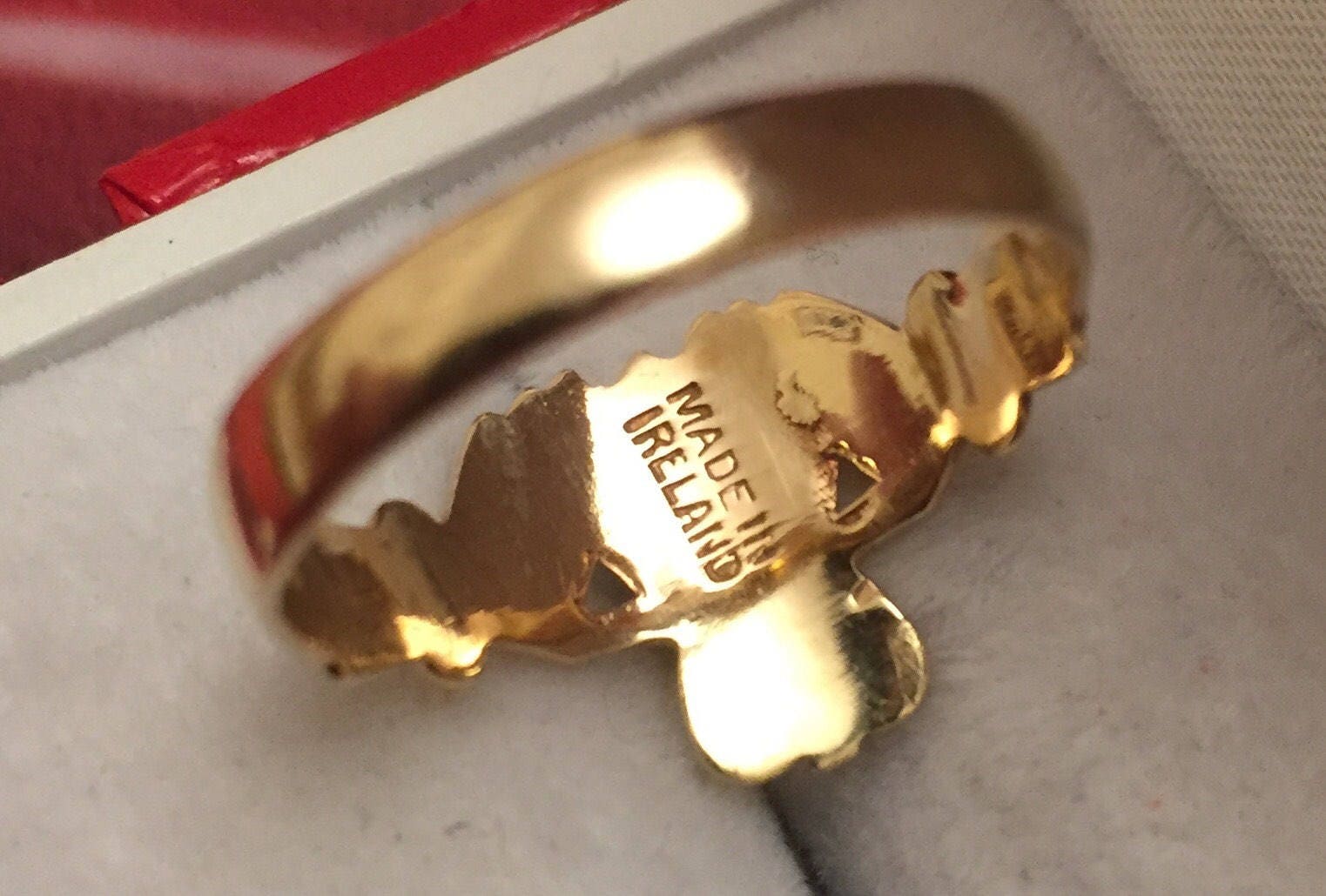 Rare Dublin hallmarked vintage 9ct gold Claddagh ring 1979