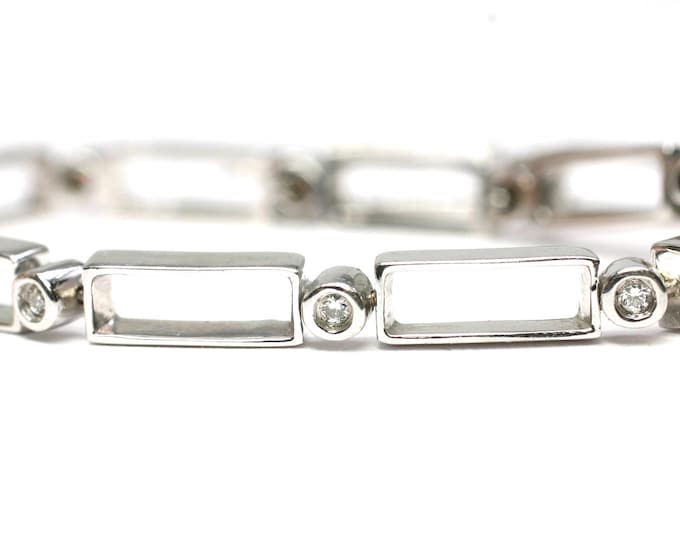 Superb 7 inch 18ct white gold Diamond bracelet - fully hallmarked - 11.6gms