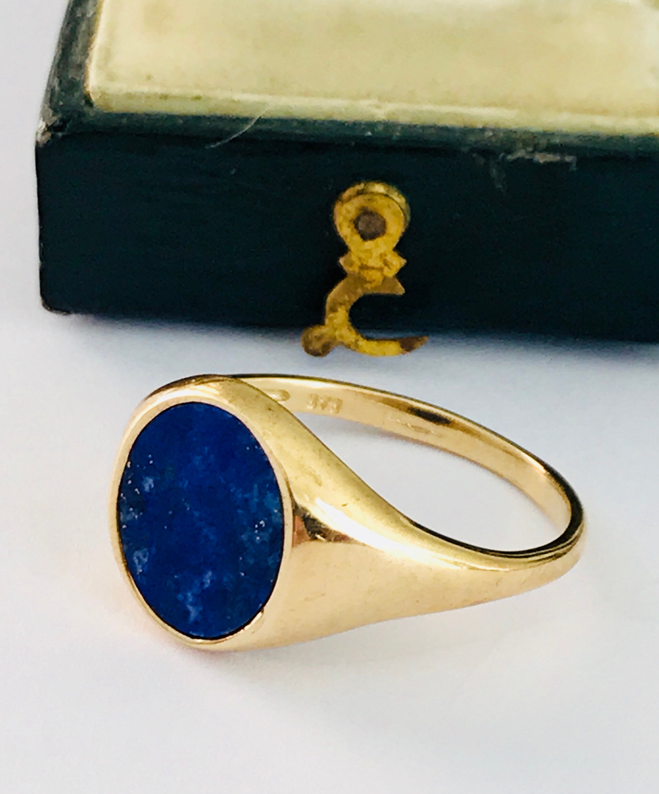 Stunning vintage Men's 9ct yellow gold Lapis Lazuli ring fully