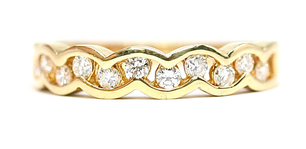 Superb sparkling vintage 18ct gold Diamond ring / eternity ring