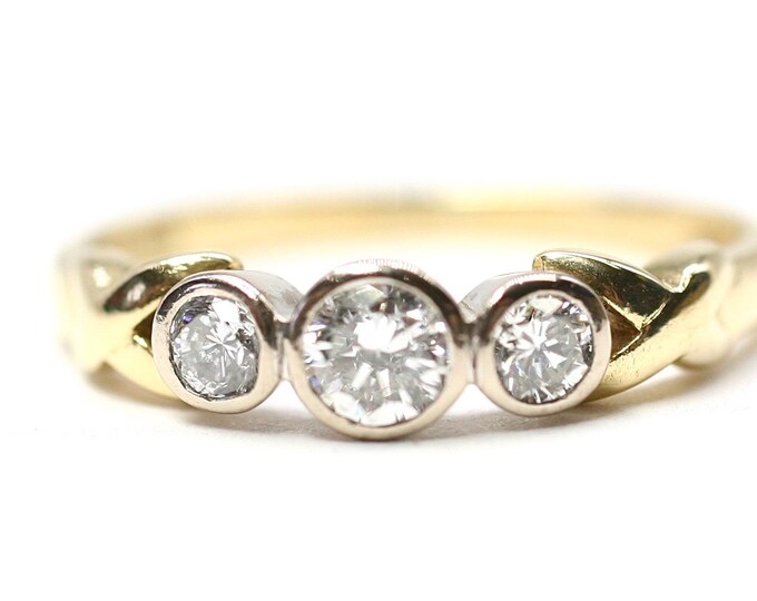 Sparking vintage 18ct gold 0.47 carat Diamond ring - London 1996 - size Q or US 8